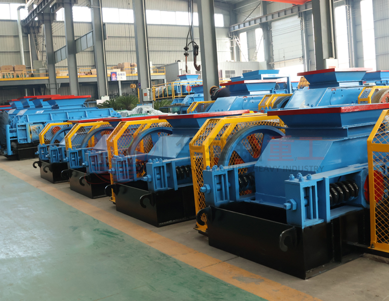 時(shí)產(chǎn)20噸對(duì)輥制砂機(jī)